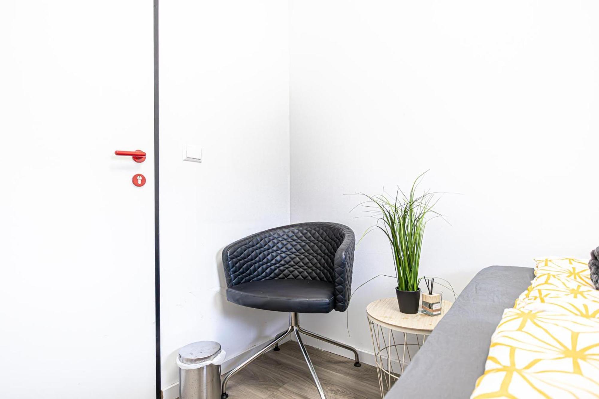 Near Schoenbrunn - Economy Rooms In Shared Apartment At Meidling Train Station 비엔나 외부 사진