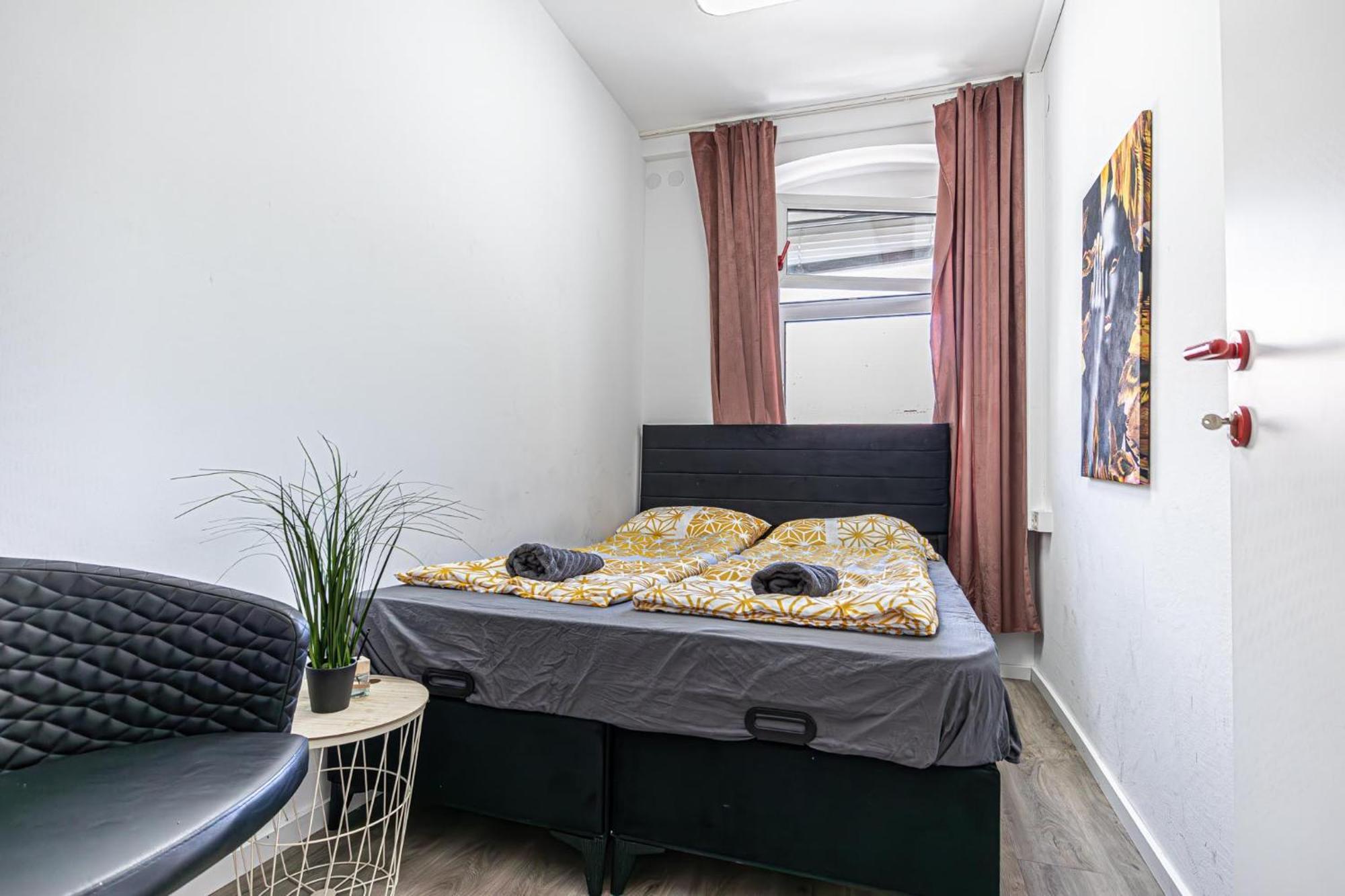 Near Schoenbrunn - Economy Rooms In Shared Apartment At Meidling Train Station 비엔나 외부 사진