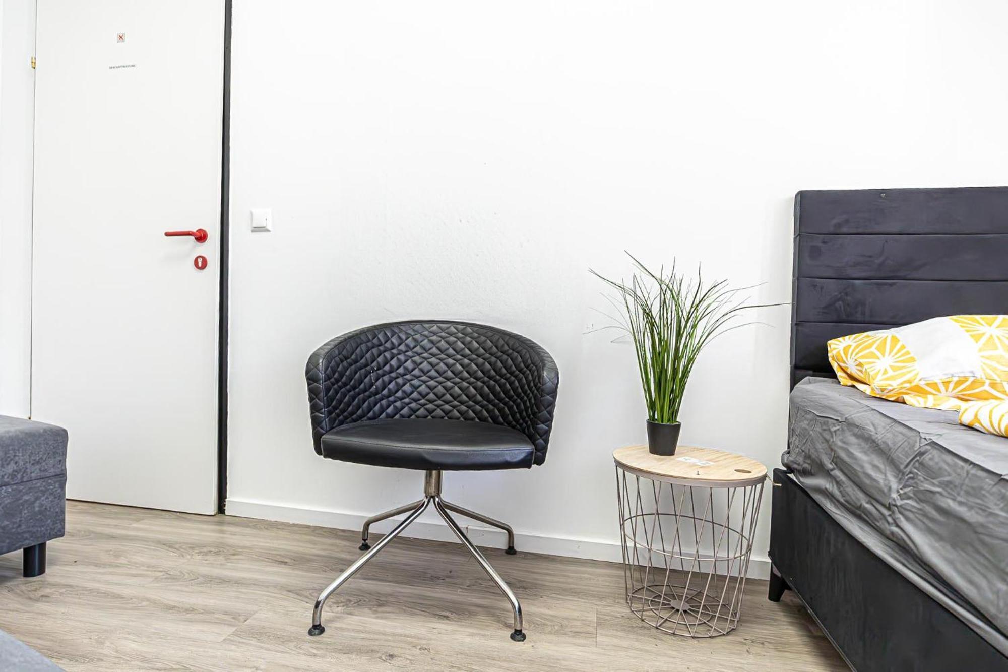 Near Schoenbrunn - Economy Rooms In Shared Apartment At Meidling Train Station 비엔나 외부 사진