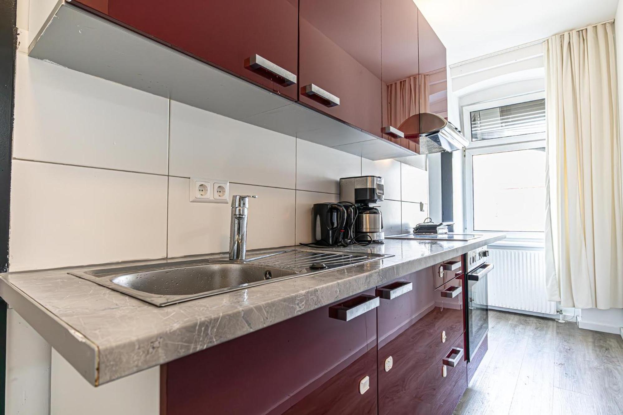 Near Schoenbrunn - Economy Rooms In Shared Apartment At Meidling Train Station 비엔나 외부 사진