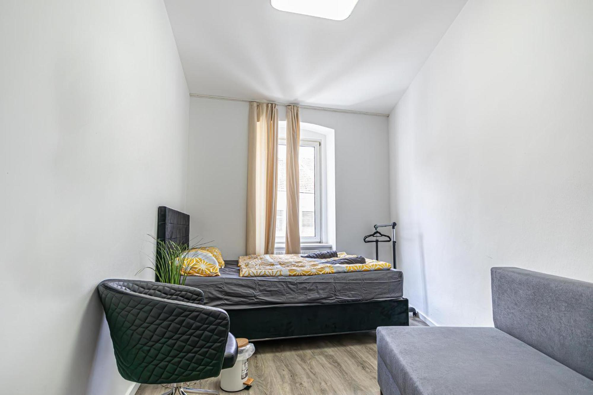 Near Schoenbrunn - Economy Rooms In Shared Apartment At Meidling Train Station 비엔나 외부 사진