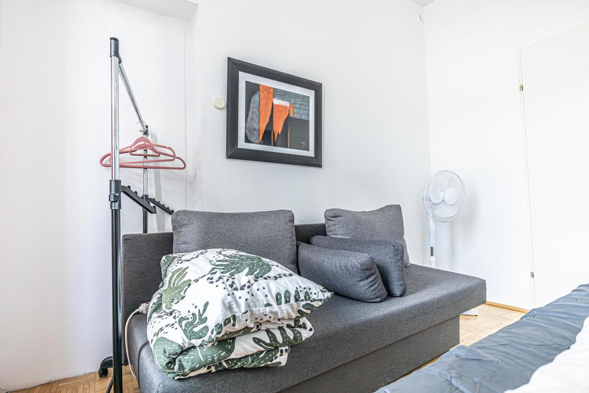 Near Schoenbrunn - Economy Rooms In Shared Apartment At Meidling Train Station 비엔나 외부 사진
