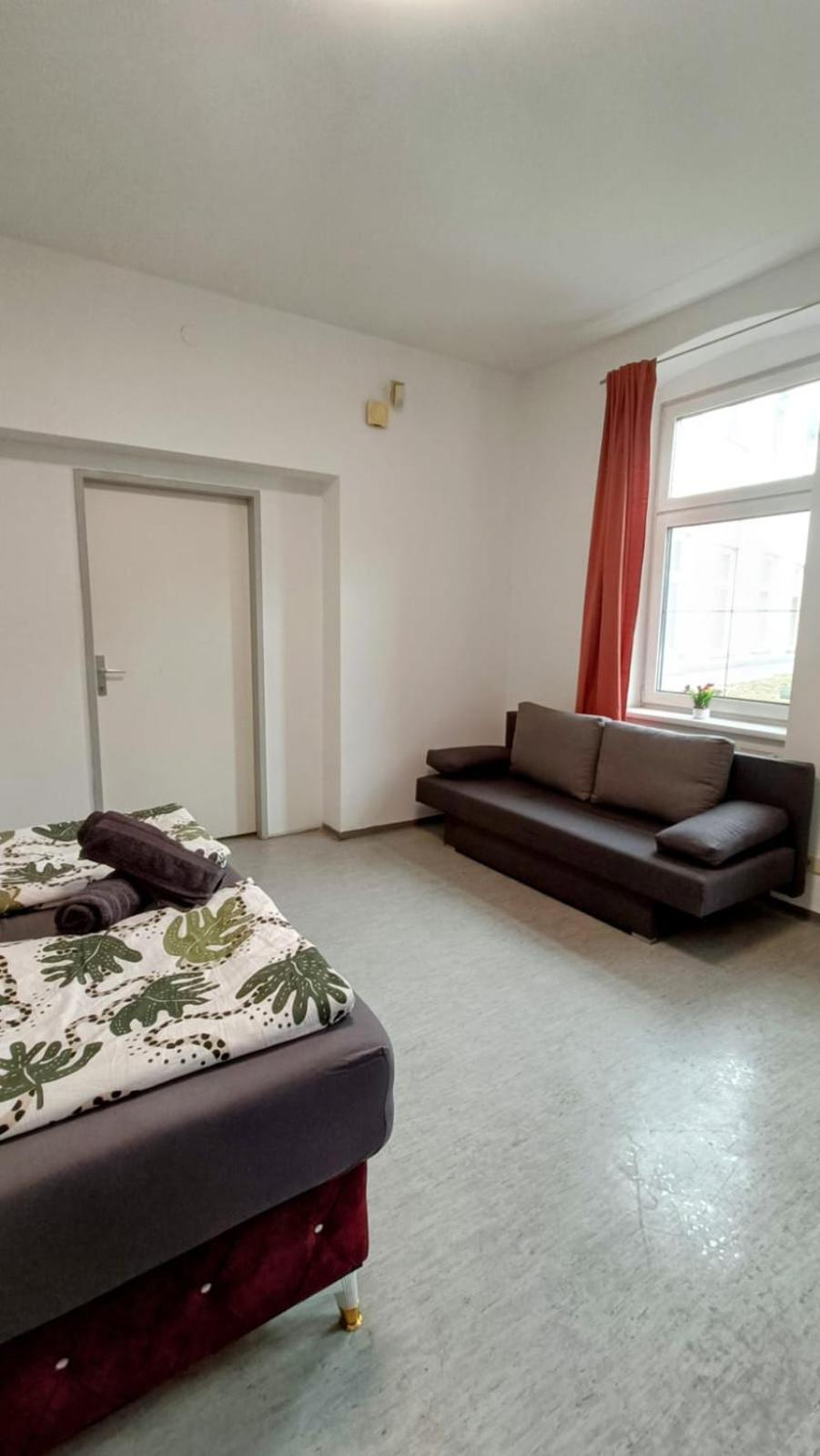 Near Schoenbrunn - Economy Rooms In Shared Apartment At Meidling Train Station 비엔나 외부 사진
