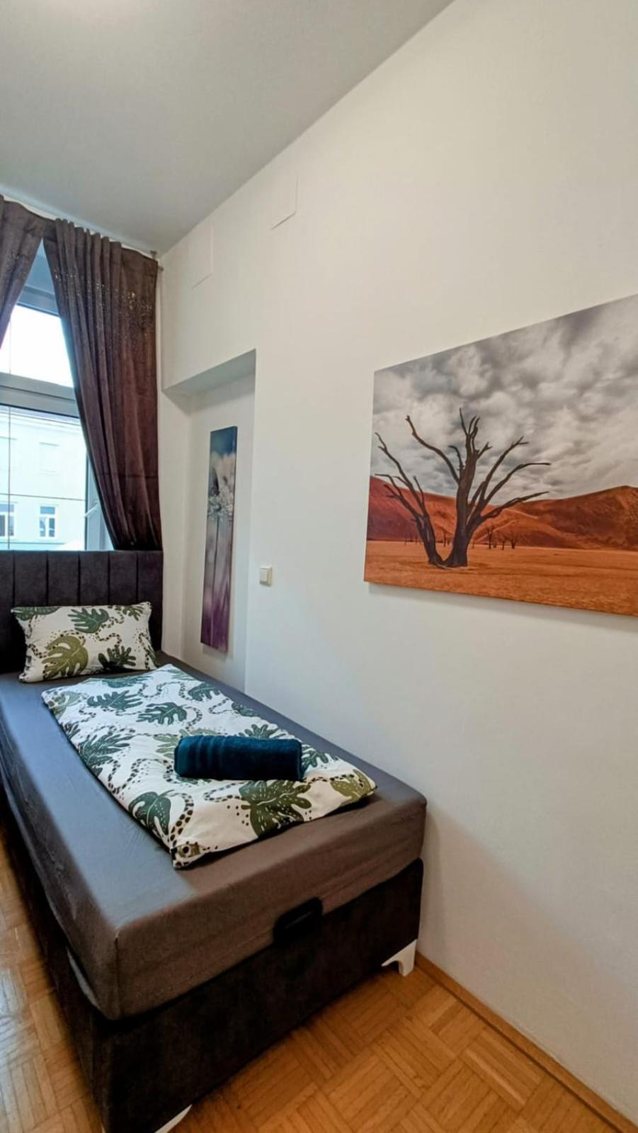 Near Schoenbrunn - Economy Rooms In Shared Apartment At Meidling Train Station 비엔나 외부 사진