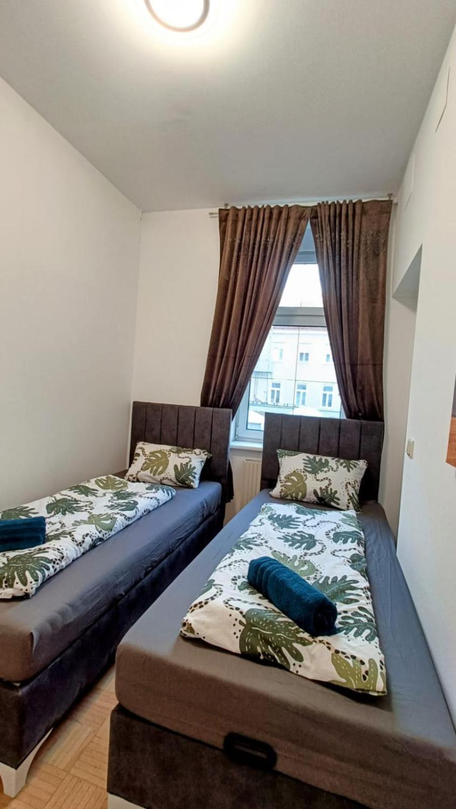 Near Schoenbrunn - Economy Rooms In Shared Apartment At Meidling Train Station 비엔나 외부 사진
